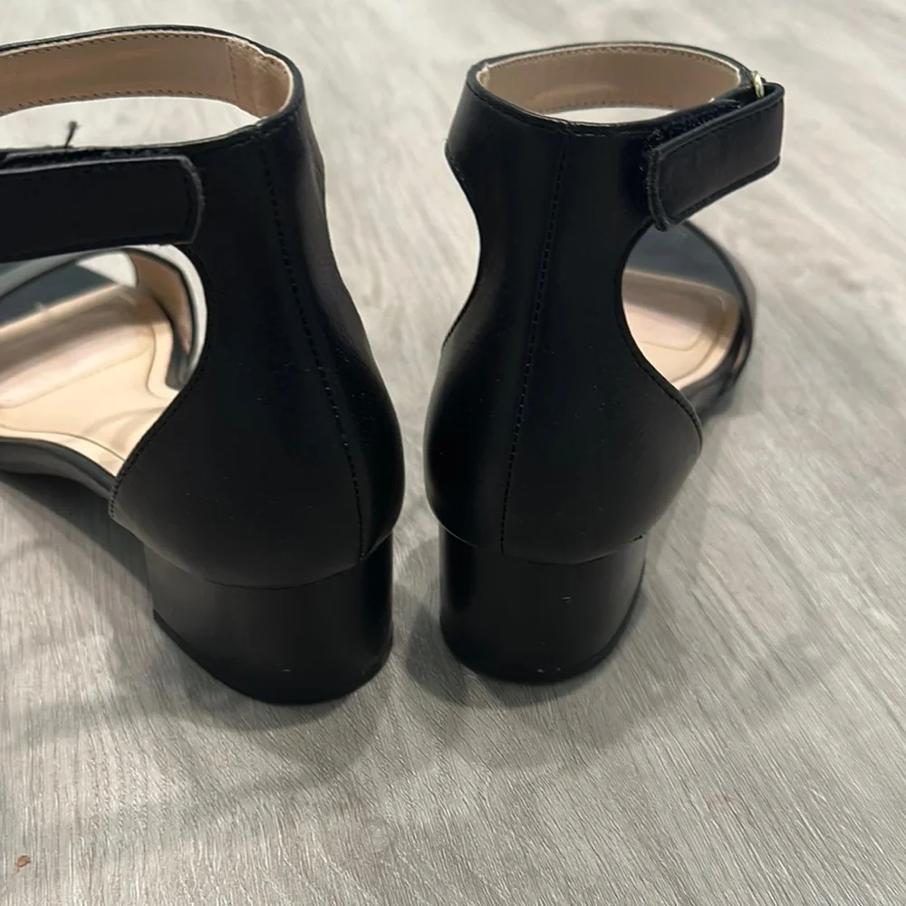 Elegant Black Ankle Strap Sandals - Picture 3 of 5